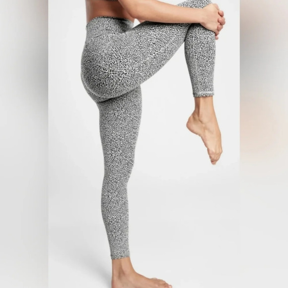 Athleta Salutation Stash Black- white 7/8 Tight Leggings Size 3X - Picture 1 of 8
